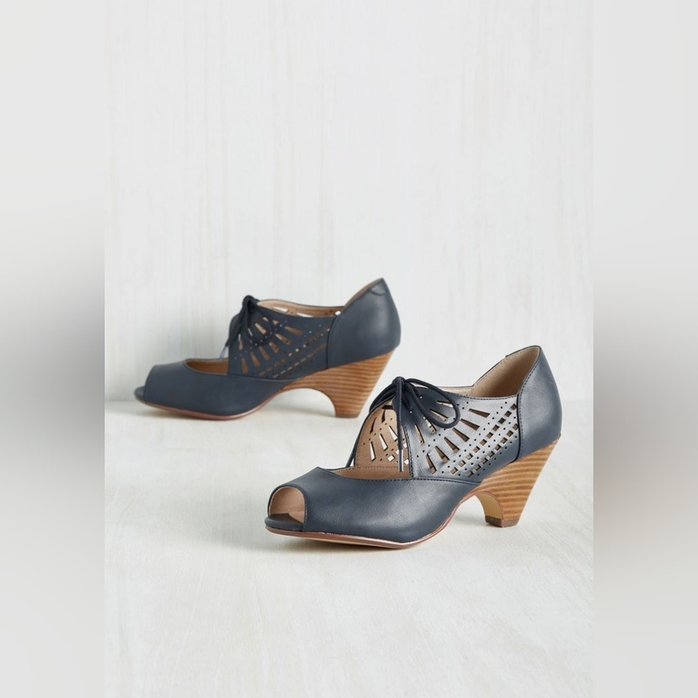 Chelsea Crew Dancey Drew Peep Toe Heels 10